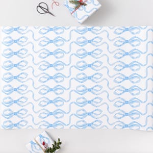 Rotolo di carta da regalo con fiocco azzurro acquerello / Elegante carta da regalo con nastro / Baby shower, matrimonio, compleanno / Carta da regalo blu tenue