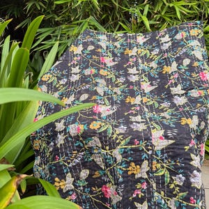 Floral bedruckte Kantha Quilt aus reiner Baumwolle Kantha Decke Kantha handgemachte Bettdecke Kantha Sommer Boho Quilt
