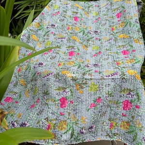 Floral bedruckte Kantha Quilt aus reiner Baumwolle Kantha Decke Kantha handgemachte Bettdecke Kantha Sommer Boho Quilt
