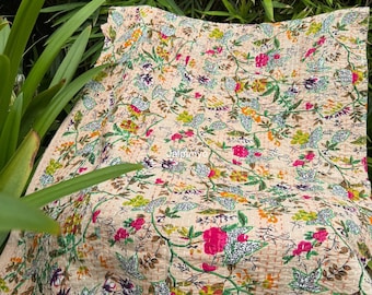 Vintage Kantha Quilt: Indischer handgenähter Tagesüberwurf aus Baumwolle