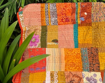 Ręcznie robiony jedwabny patchworkowy koc kantha w indyjskim stylu boho, narzuta na łóżko w rozmiarze pojedynczym/podwójnym, vintage'owy koc