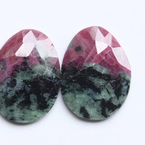 Gemma di rubino taglio rosa, coppia di cabochon sfaccettati taglio rosa di zoisite rubino naturale, cabochon sfusi sfaccettati di rubino, fornitura di coppia di rubini fantasia 19 x 14 mm
