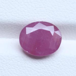Naturlig röd rubin lös ädelsten 2,70 ct | 9x7,5 mm oval smaragdslipad fasetterad cabochon | Juli födelsesten för smyckestillverkning