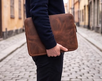 Handmade Leather Laptop Sleeve 13-14 Inch, Minimalist Zipper Case for MacBook Air M1 M2 M3, Vintage Distressed Leather MacBook Pro 14 Bag.
