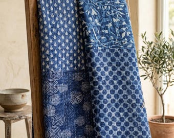 Boho vintage indigoblauwe katoenen kantha-quilt met handafdruk, vintage sprei sprei Gudari