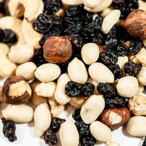 Endurance Mix Nuts – Roasted Cashews, Raw Peanuts, Hazelnuts & Greek Black Raisins – Power Snack Blend - (Running, Hiking, Cycling)