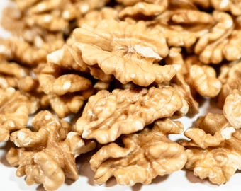Greek Raw Walnuts Extra Light Halves (1/2) – Harvest 2025 – Available in 500g (17.6oz) & 1kg (35.3oz)