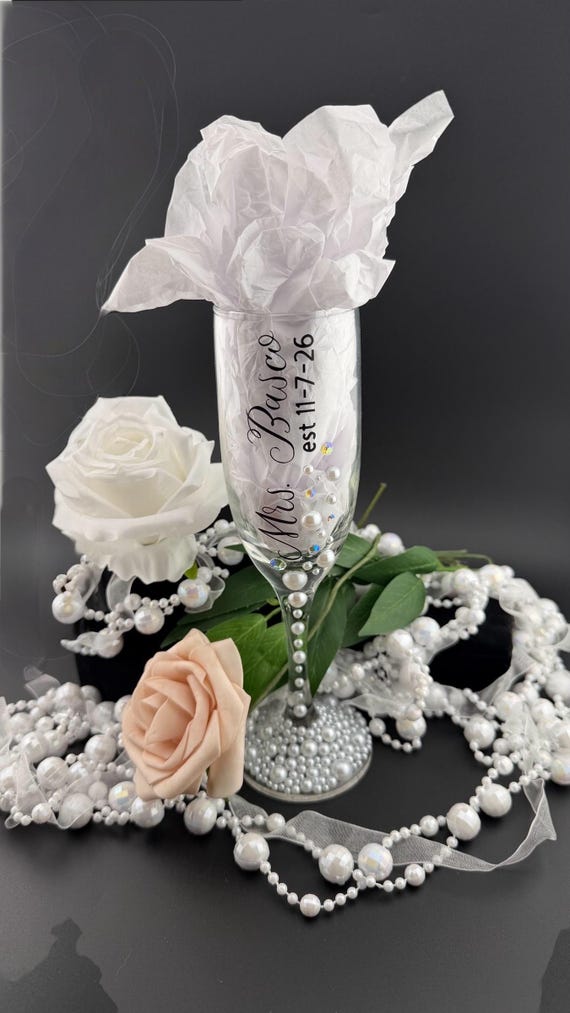 Personalized Bride Champagne Flute – Pearl Embellished Wedding Glass, Bride or Custom Name