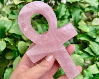 13,5 cm naturlig ankh-korssnideri i rosenkvarts, handgjord premium rosa kristall-ankh-skulptur, meditationshealing, helig ankh i rosa kvarts