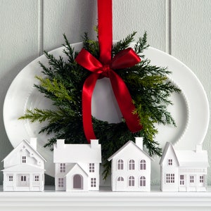 Weihnachtsdorf DIY Bastelset für Erwachsene, ergibt 4 Mini oder Teelicht Größe Putz Haus Dekorationen, Urlaub Party Handwerk, handgemachte Geschenkidee