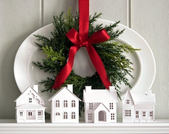 Kit de manualidades de pueblo navideño para adultos: crea 4 decoraciones de casa Putz en miniatura o tamaño vela de té, manualidades para fiestas navideñas.