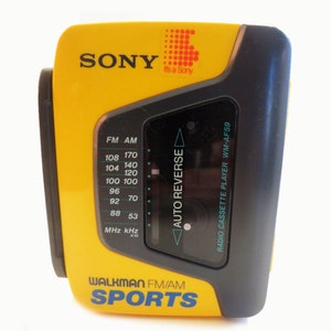 Vintage Sony Sports Walkman WM-AF59 Cassette AM/FM Works Yellow