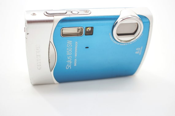 OLYMPUS μ 850 SW デジタルカメラ　と水中プロテクターのセット Vintage Waterproof Olympus 850SW 8MP Blue Digital Camera Digi Zoom