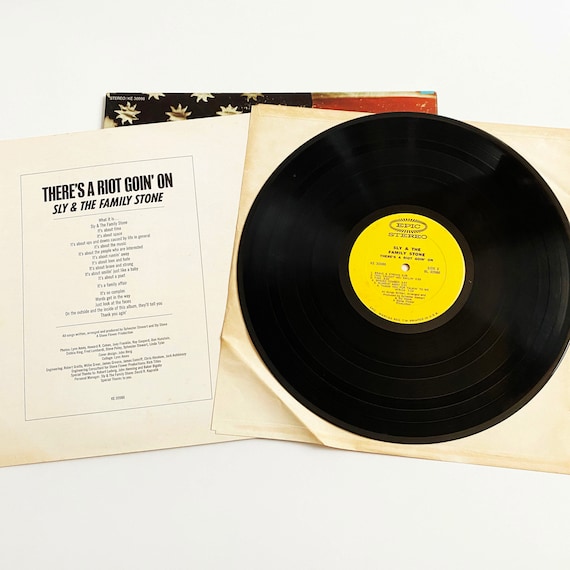 洋楽 SLY AND THE FAMILY STONE orignal vinyl Vintage Sly and the Family Stone There's A Riot Goin' on