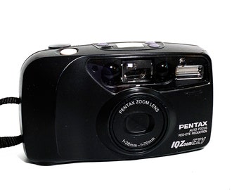 Vintage Pentax IQ Zoom EZY Camera 35mm Film Point and Shoot Camera 38mm-70mm