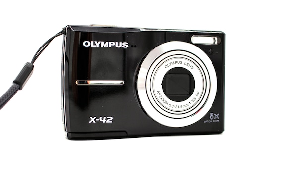 Vintage Olympus X-42 12MP Black Digital Camera Digi Zoom AF Point