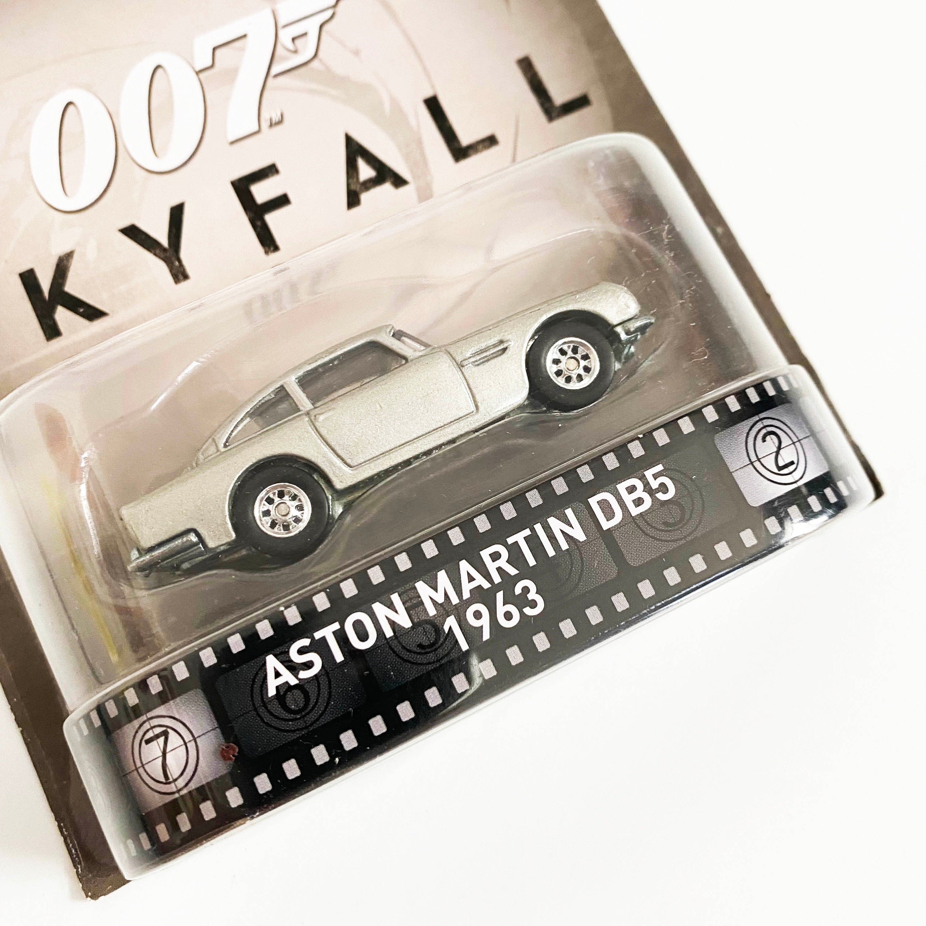 Hot Wheels 007 James Bond Skyfall 1963 Aston Martin DB5 Toy Hot Wheels 007 James Bond Skyfall 1963 Aston Martin DB5 Toy
