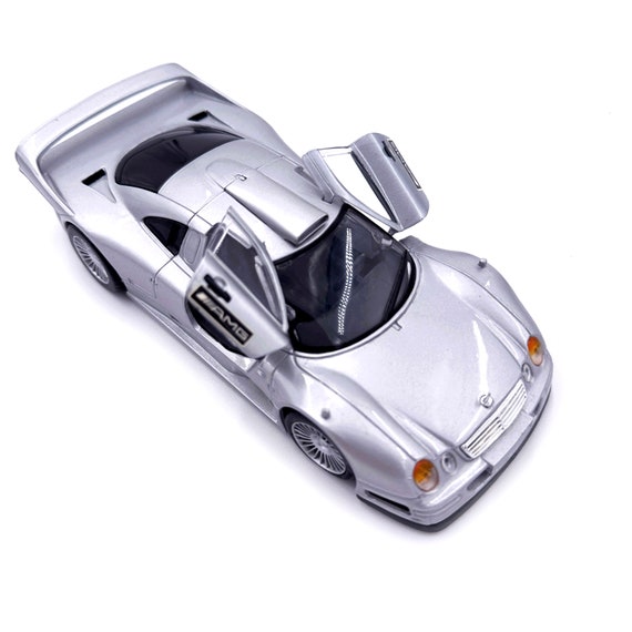 Vintage Mercedes Benz 1999 CLK-GTR Street Version Maisto 1:26 1/26