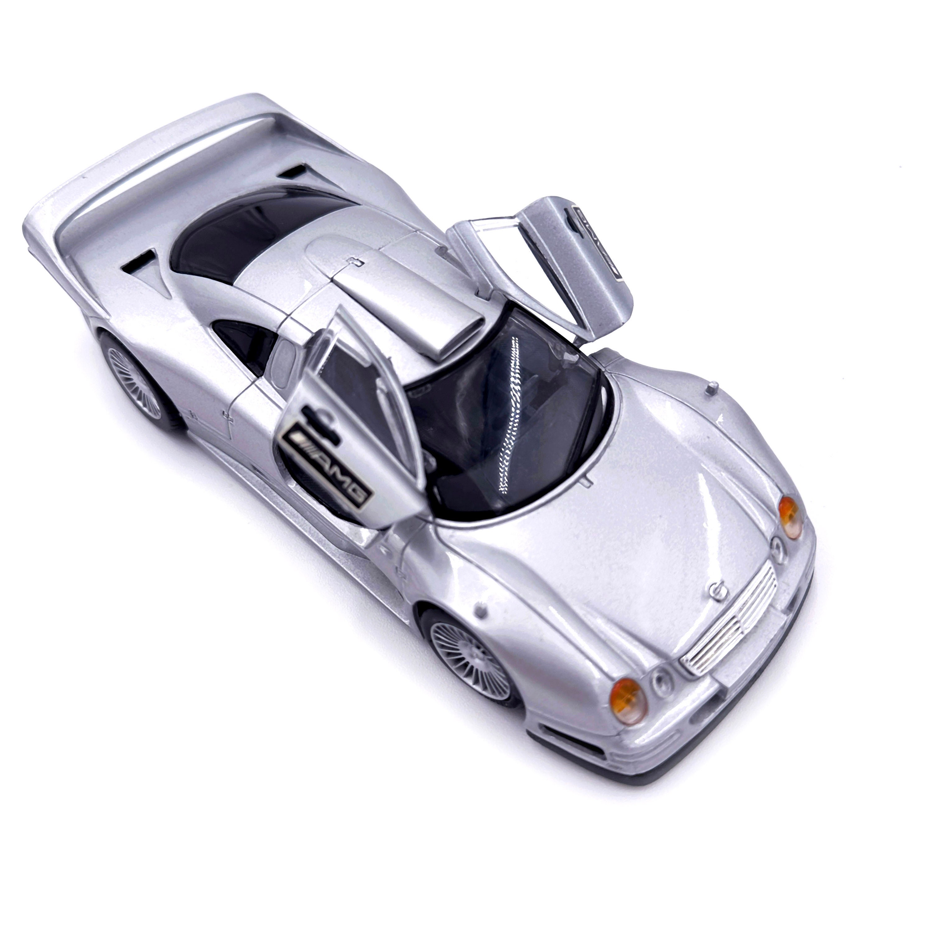 Vintage Mercedes Benz 1999 CLK-GTR Street Version Maisto 1:26 1/26