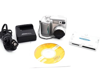 2010 Nikon Coolpix L120 Digital Camera in Original Box