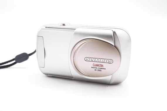 Vintage Olympus Camedia D-395 2MP Digital Camera Zoom AF Point
