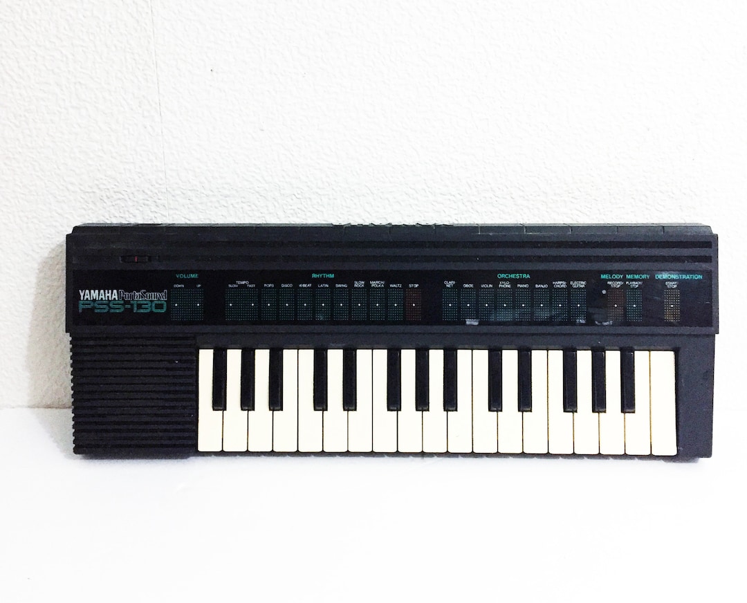 Vintage Yamaha PSS-130 80s Music Synth Keyboard Circuit