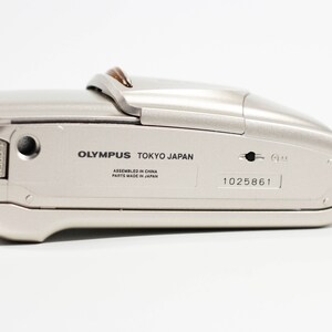 Olympus Stylus 80 DLX bottom