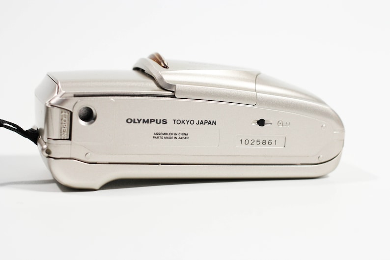 Olympus Stylus 80 DLX bottom