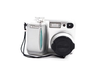 Vintage Nikon Coolpix L14 7MP Light Pink Digital Camera Zoom AF