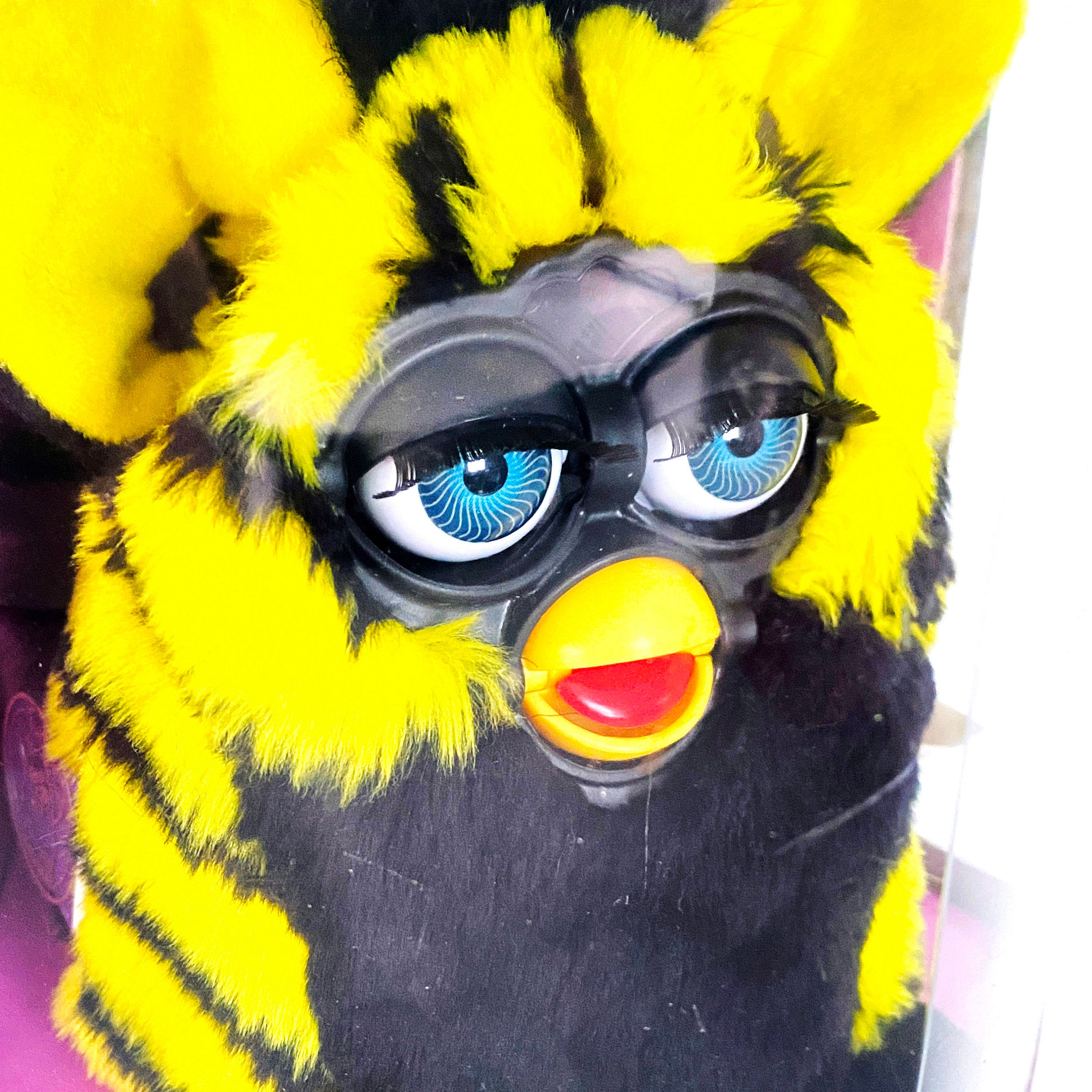 Vintage Bumble Bee Furby 1998 Black Yellow Blue Eyes 1990s Sealed  display picture 1