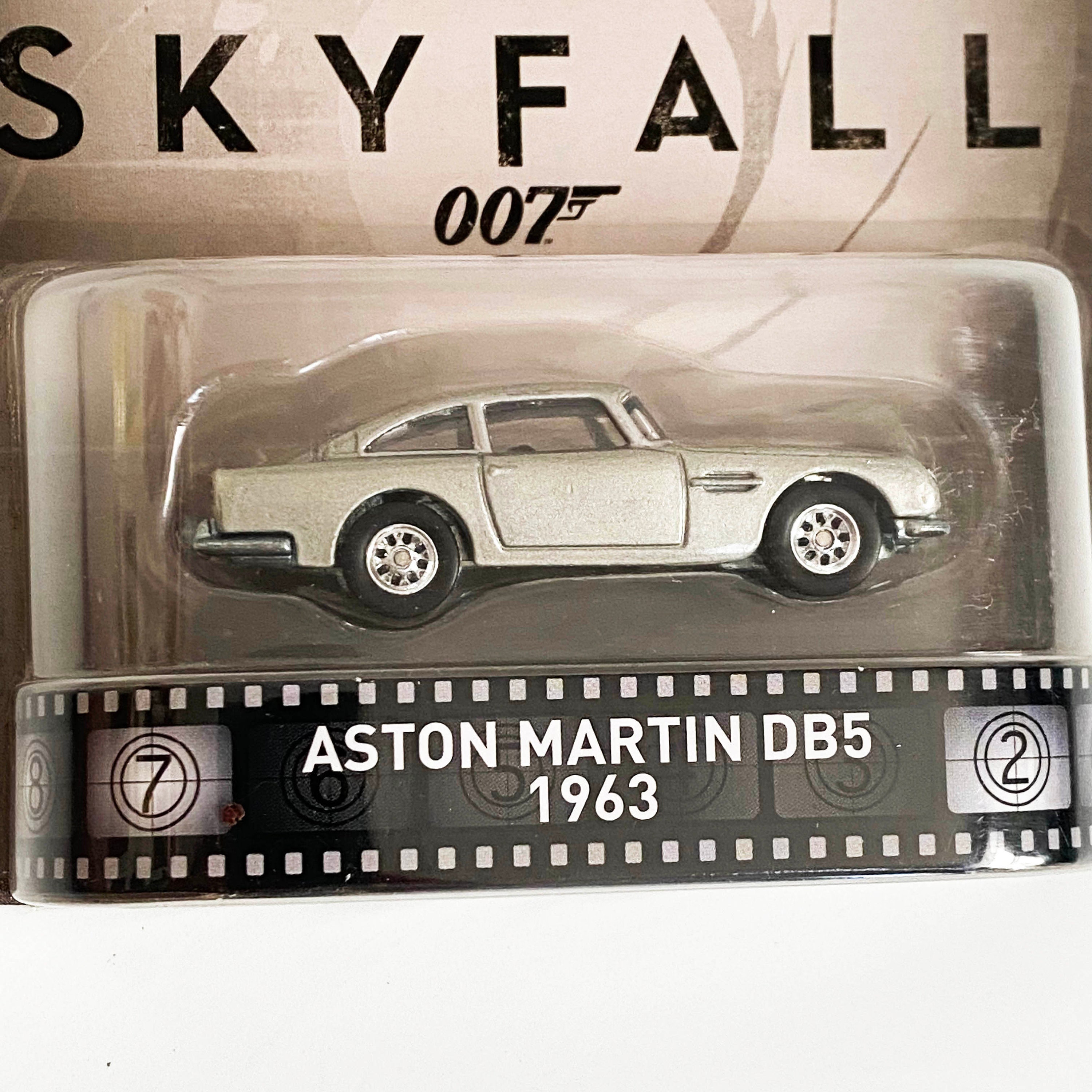 Hot Wheels 007 James Bond Skyfall 1963 Aston Martin DB5 Toy Hot Wheels 007 James Bond Skyfall 1963 Aston Martin DB5 Toy