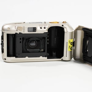 Olympus Stylus 80 DLX film compartment