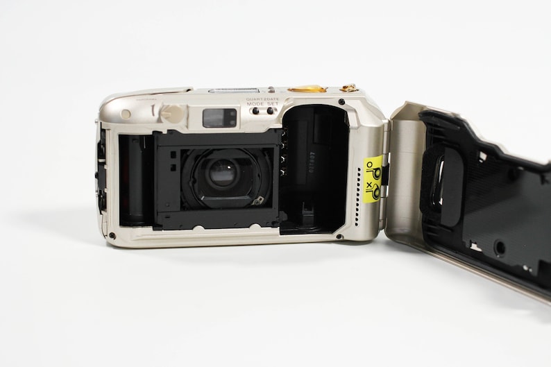 Olympus Stylus 80 DLX film compartment