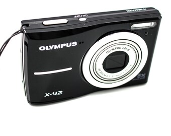 Vintage Olympus X-42 12MP Black Digital Camera Digi Zoom AF Point
