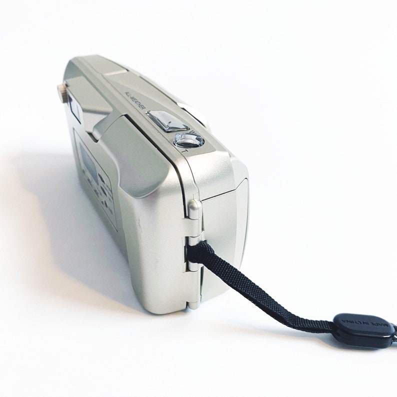 Olympus Stylus Zoom - Thumbnail 4