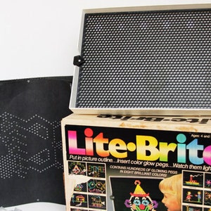 Lite Brite Pegs 100 Current Short Bright Mix Lot Light Cube Flat Screen  HASBRO Bright Mix Arts and Crafts Plastic 