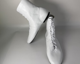 Botas de baile de jazz de cuero blanco para hombre, zapatos de baile folclórico hechos a mano con suela dividida, botas profesionales con cordones para el escenario.