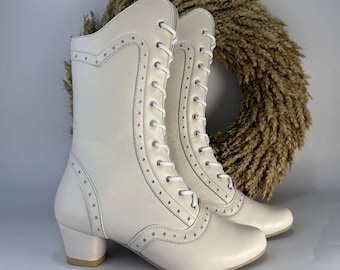 Botines de piel color marfil con cordones, botines nupciales victorianos hechos a mano, botines de boda color crema con cremallera lateral y tacón bajo.