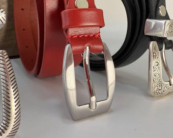 Rode leren riem voor dames en heren, handgemaakte lederen skinny riem, klassieke gesp, aangepaste lengte, cadeau voor haar of hem