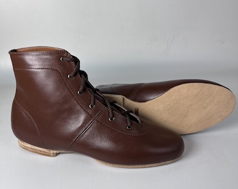Botas de baile de cuero marrón para mujer, zapatos de carácter hechos a mano con suela completa, calzado de escenario de folk jazz con cordones, botas de actuación personalizadas