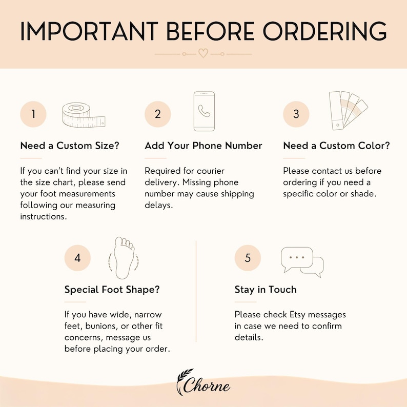 Op de afbeelding: Een informatieve afbeelding met de titel IMPORTANT BEFORE ORDERING met vijf genummerde stappen. Iconen bevatten een meetlint, een telefoon, kleurstalen, een voetafdruk en tekstballonnen. De tekst geeft instructies voor aangepaste maten en kleuren.