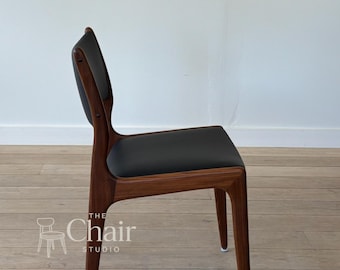 Erik Buch Style Teak Dining Chairs with Black Leather Seat & Backrest – Mid Century Modern Scandinavian Design