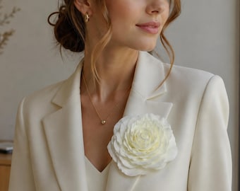 Übergroße Elfenbein Rose Brosche, große Blume Anstecknadel, Braut Blumen Accessoire, Hochzeit Haarspange, große Couture Blume für einen Blazer