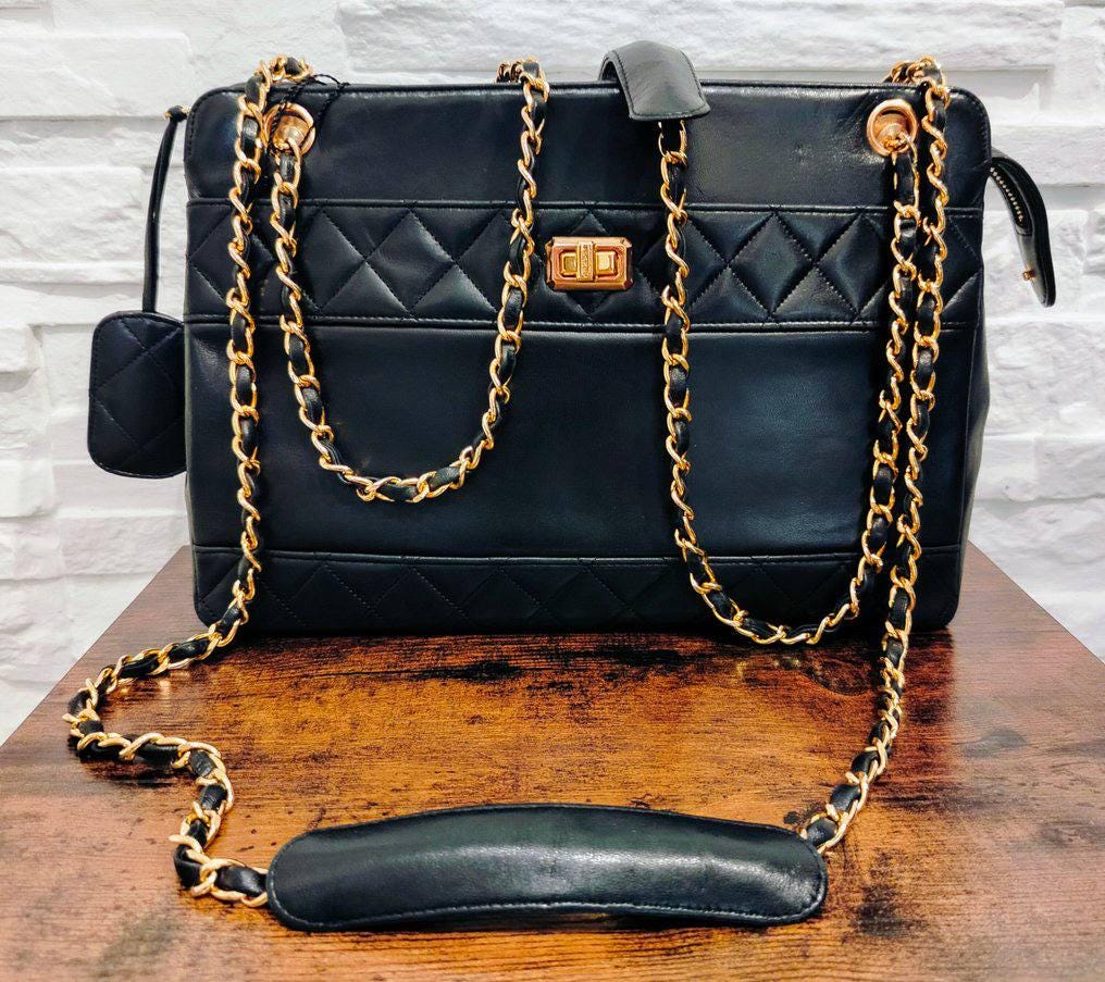 Chanel Vintage Shoulder Bag – Black Lambskin & Gold Chain