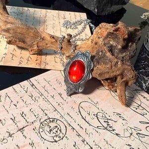 Game peripheral Devil May Cry 5 pendant Demon Hunter crystal soul stone pendant Dante sword Vergil necklace jewelry