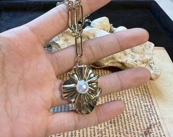 Love and Deep Space Sylus crow claw necklace, Sylus necklace chain collection jewelry, anime necklace, Sylus, gold pearl necklace,サイラス.
