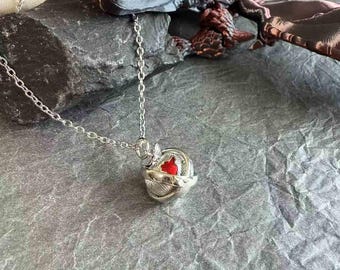 Caleb, collar de manzana con esmalte cepillado, amor y espacio profundo Caleb cuando regresa colgante, collar Caleb hermosos accesorios, regalo.