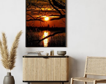 Póster digital de atardecer sobre el agua, impresión de paisaje natural con silueta de árbol, minimalista, regalo perfecto para la decoración del hogar o la oficina.