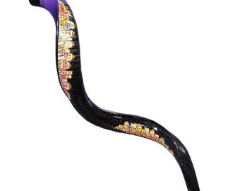 Handgjord kudu-shofar med färgglad Jerusalem-murdesign | Unik judaisk konst | Tillverkad i Israel
