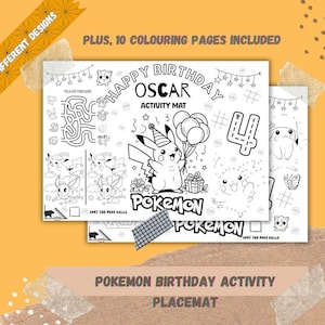 Könnte beinhalten: Ein Stapel Pokemon-Aktivitätsmatten für eine Geburtstagsfeier. Die Matten zeigen Pikachu mit Luftballons, den Text "Happy Birthday Oscar" und Ausmalbilder. Die Matten sind weiß mit schwarzen Umrissen und Text.